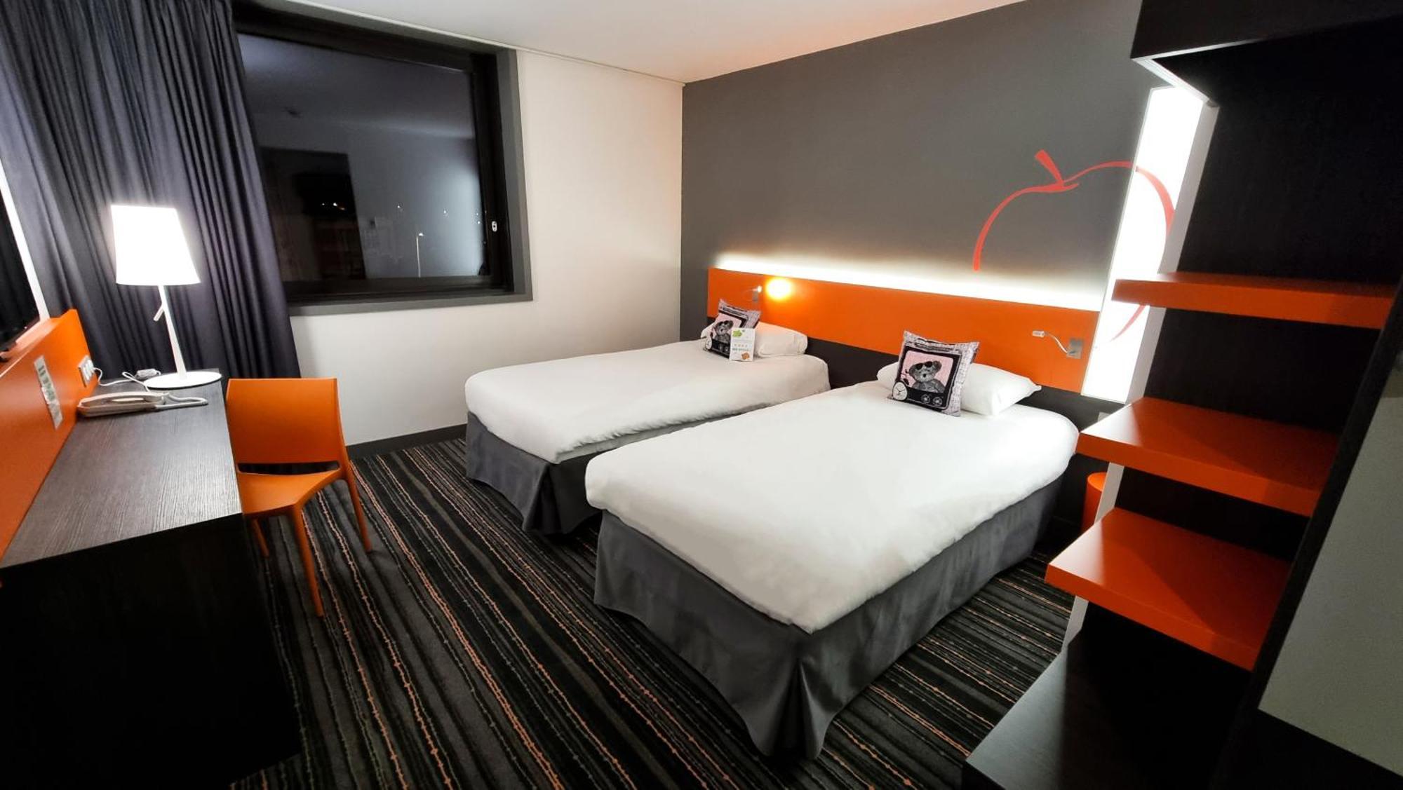 Ibis Styles Caen Centre Gare Hotel Екстериор снимка